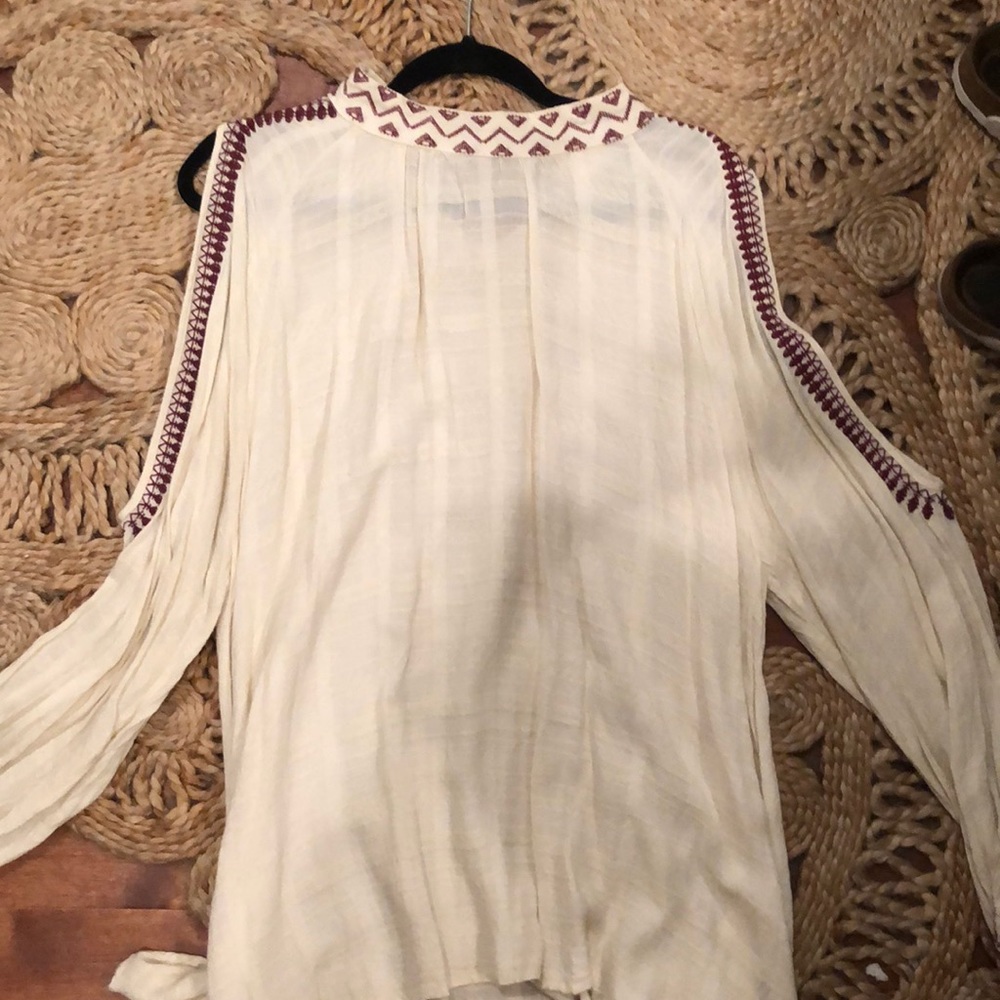 Anthropologie Maeve cold shoulder top with embroidery details